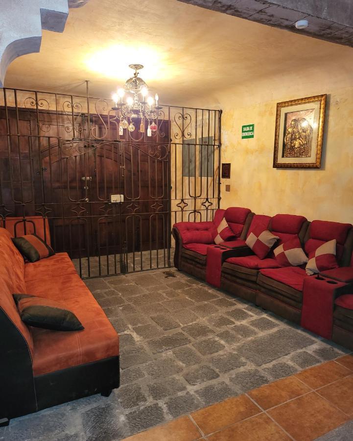 Hotel Y Restaurante Innsbruck Антигуа-Гватемала Экстерьер фото