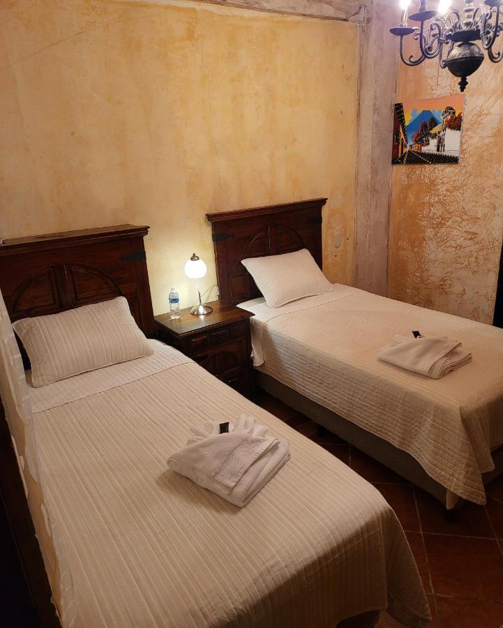 Hotel Y Restaurante Innsbruck Антигуа-Гватемала Экстерьер фото