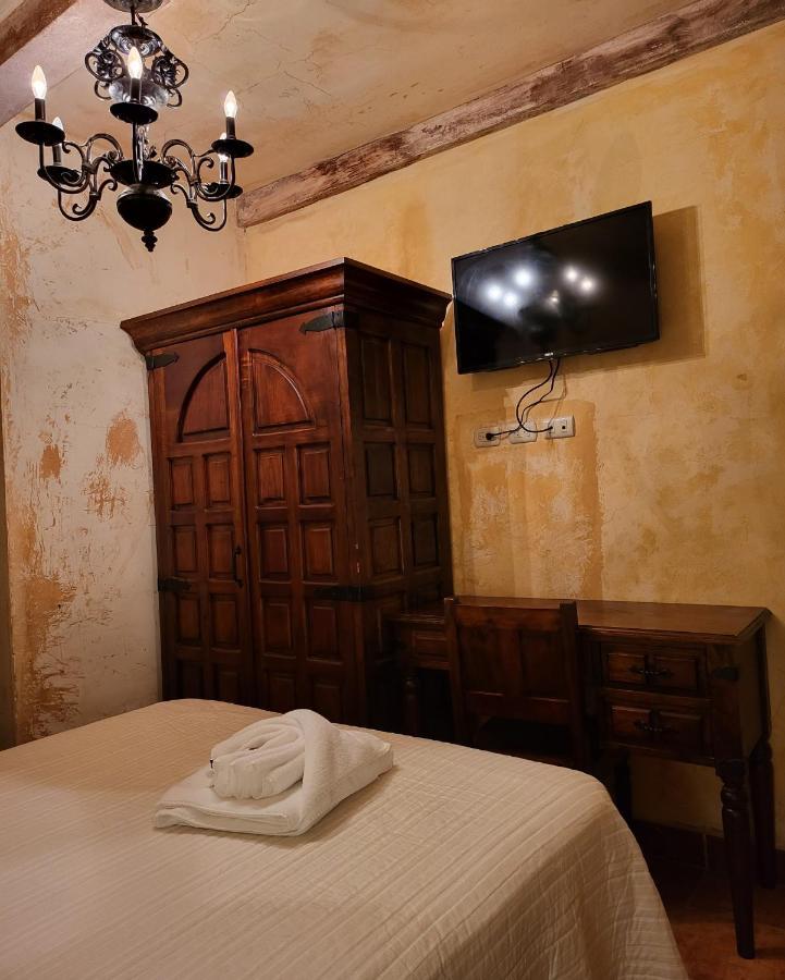 Hotel Y Restaurante Innsbruck Антигуа-Гватемала Экстерьер фото