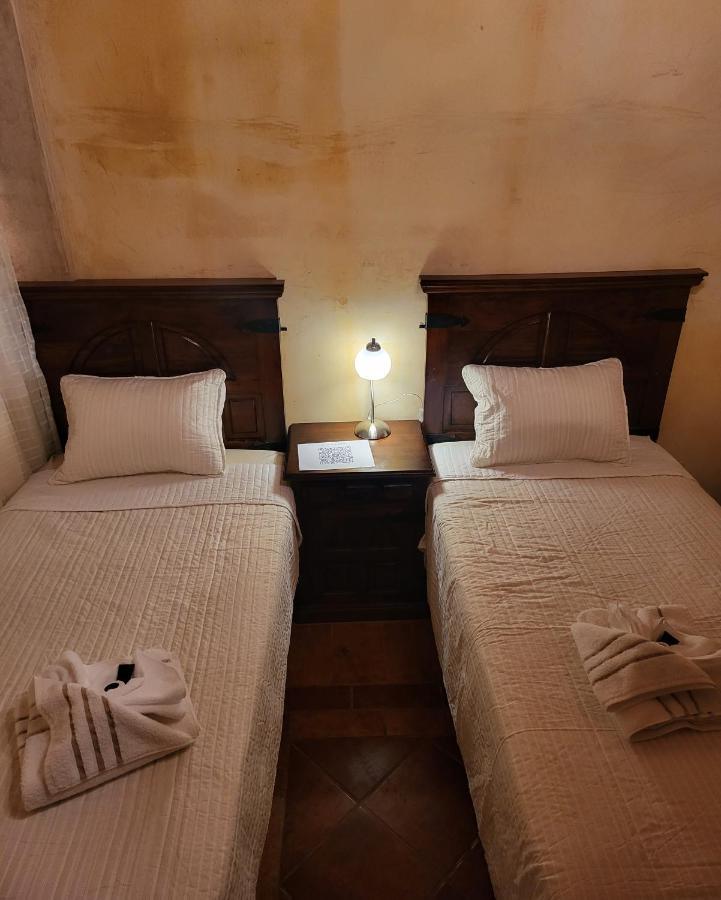 Hotel Y Restaurante Innsbruck Антигуа-Гватемала Экстерьер фото