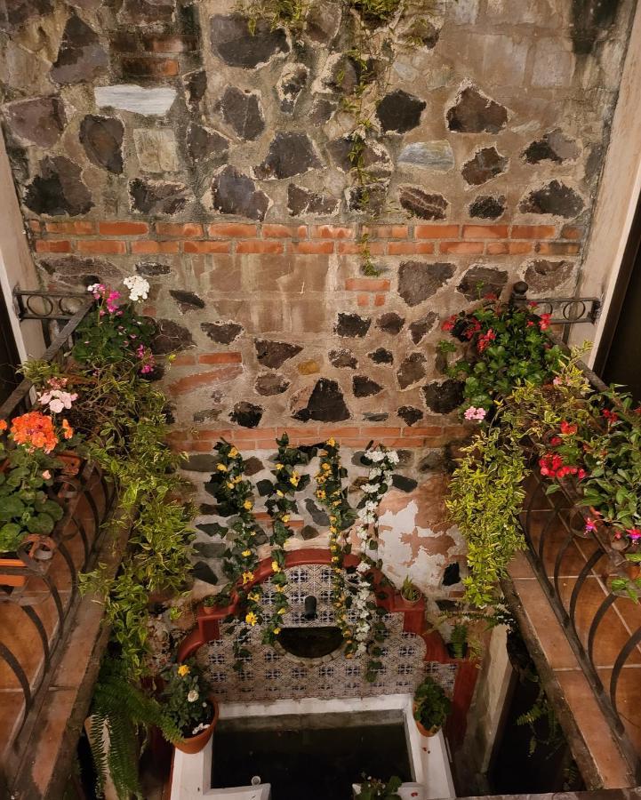 Hotel Y Restaurante Innsbruck Антигуа-Гватемала Экстерьер фото