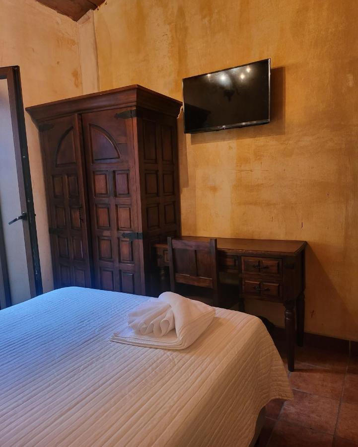Hotel Y Restaurante Innsbruck Антигуа-Гватемала Экстерьер фото