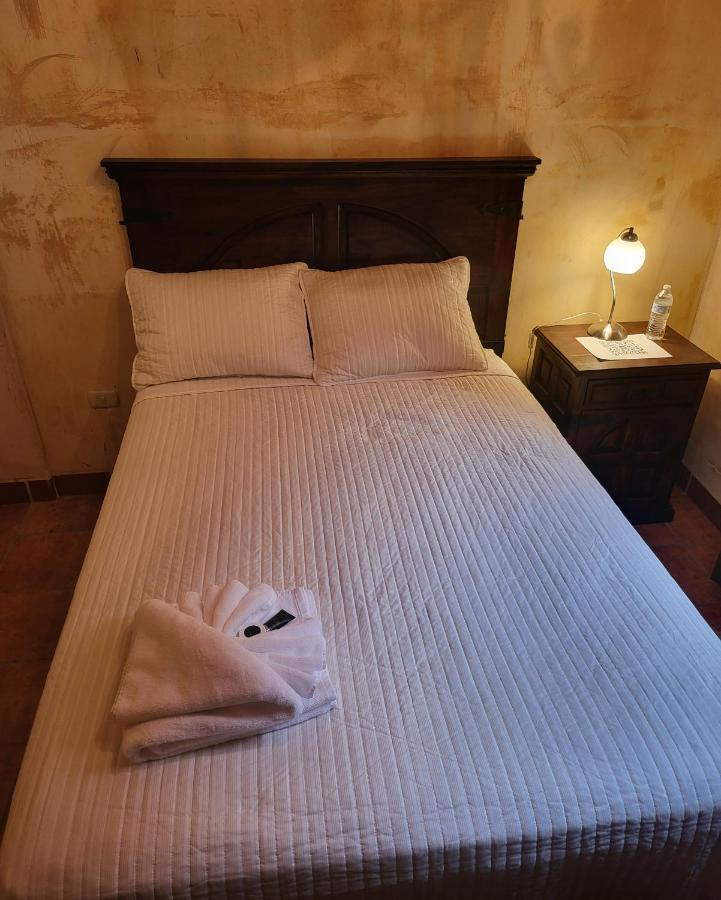 Hotel Y Restaurante Innsbruck Антигуа-Гватемала Экстерьер фото